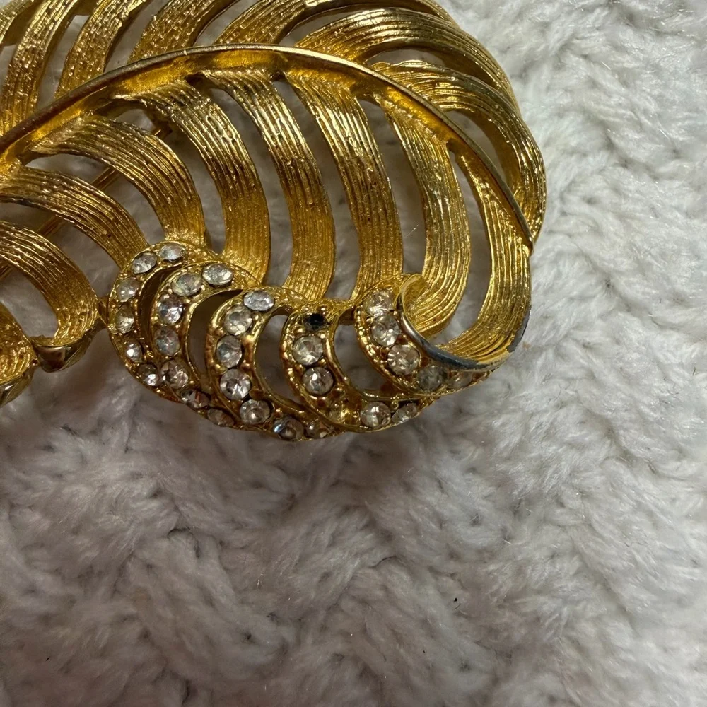 Gold Leaf Design Brooch